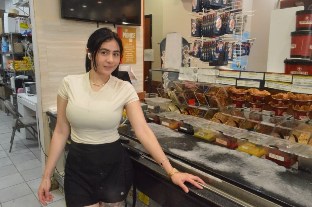 A Cold Stone team member at the Creamery topping bar